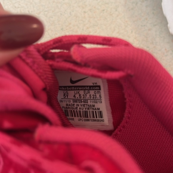 Nike Roshe Run Sneakers - Picture 4 of 4